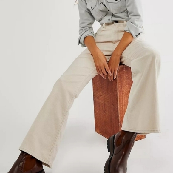 Levi's 70's High Rise Flare Corduroy Jeans Pants - Picture 8 of 16